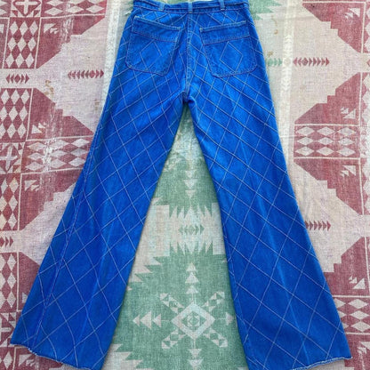 1970s La Vie diamond windowpane stitched bell bottom flared high waisted jeans