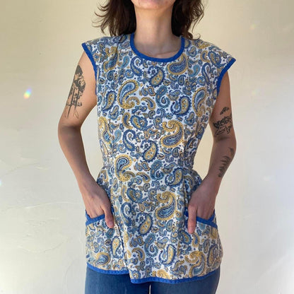 1950s blue and yellow cotton paisley apron top with tie and pockets