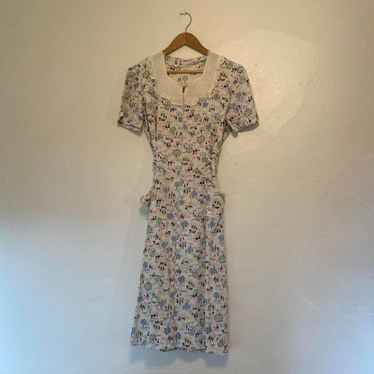 1940s cotton victorian themed novelty print with front talon zipper