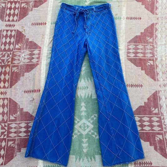 1970s La Vie diamond windowpane stitched bell bottom flared high waisted jeans