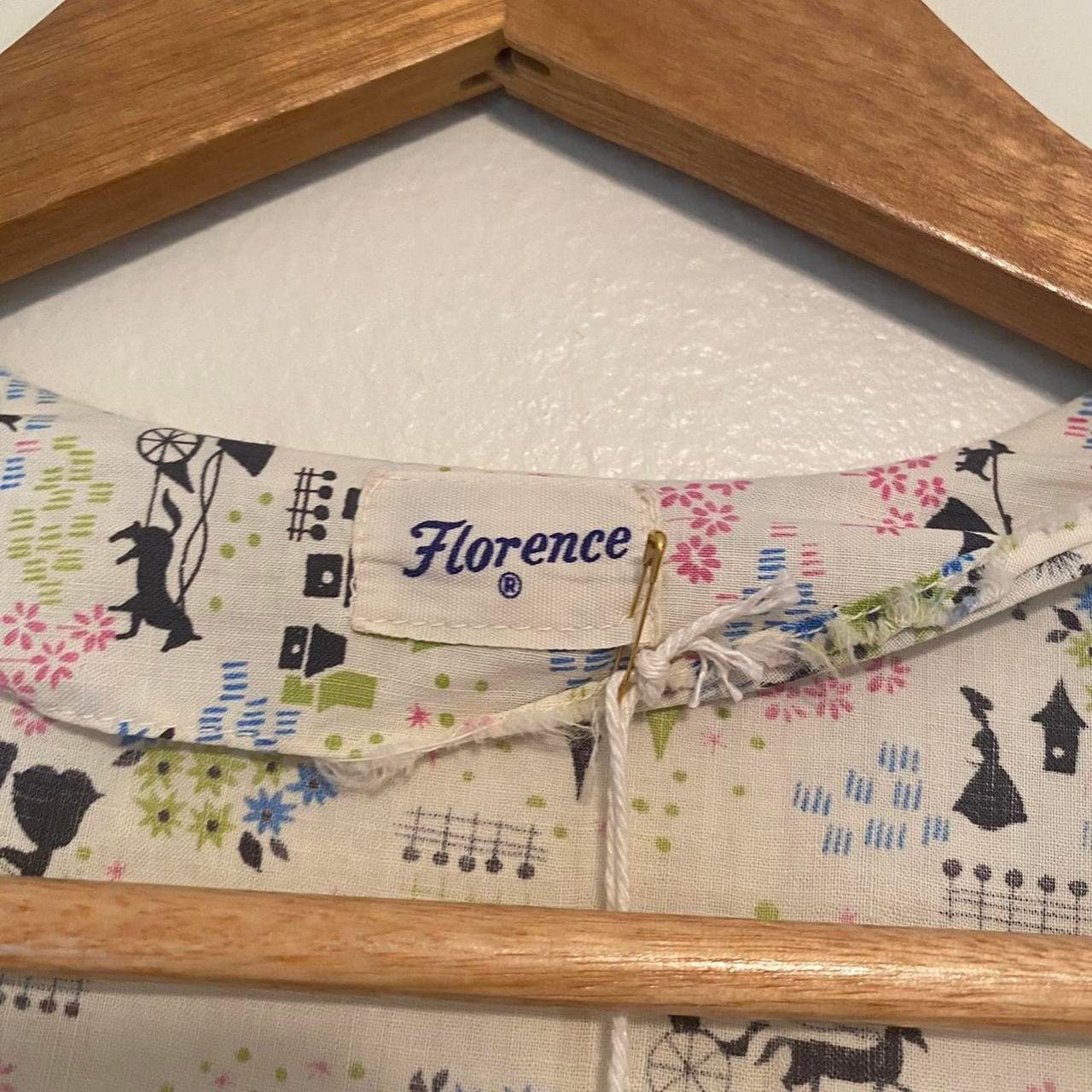 1940s cotton victorian themed novelty print with front talon zipper